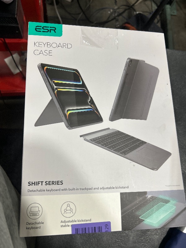 View 3 of ESR iPad Pro 13" Keyboard Case
