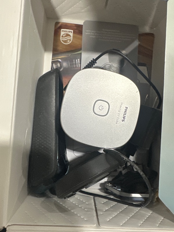 View 3 of Philips Norelco 7900 Shaver