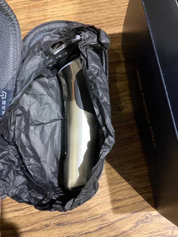 View 4 of Philips Norelco i9000 Prestige Ultra Shaver
