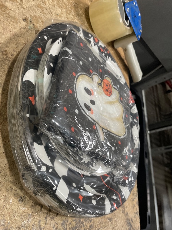 View 2 of 100PCS Halloween Paper Plates and Napkins Set- (25 Guests)