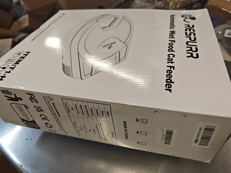 View 2 of RESPURR Automatic Wet Food Cat Feeder with Cooling & Heating