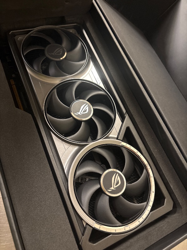 Photo 1 of ASUS ROG Astral GeForce RTX 5090 BTF OC Gaming Graphics Card