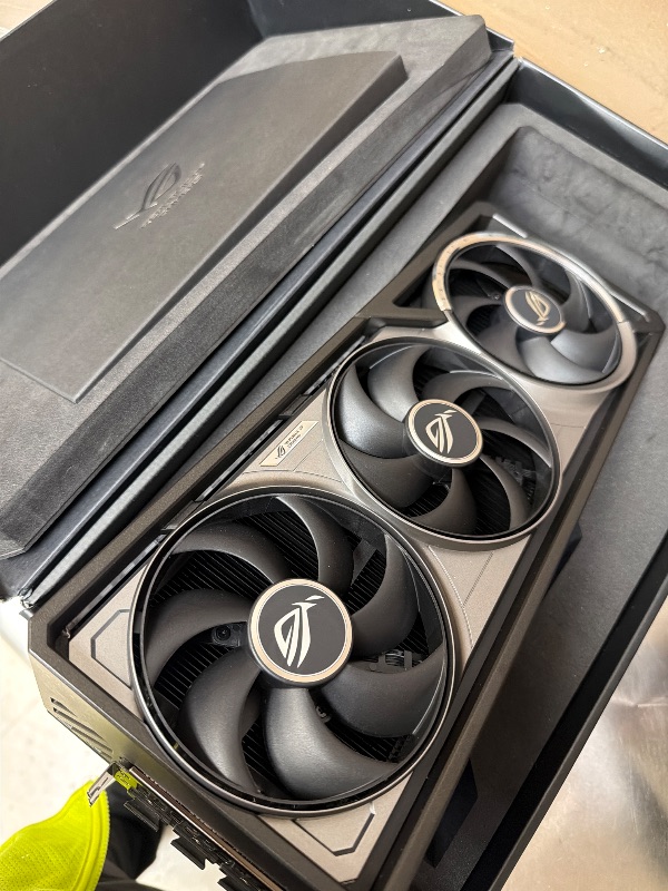 View 8 of ASUS ROG Astral GeForce RTX 5090 BTF OC Gaming Graphics Card