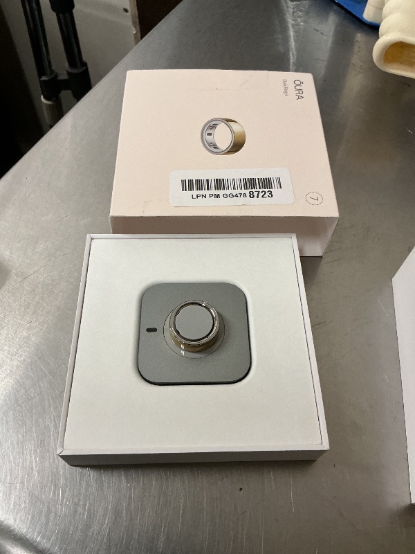 Photo 1 of OURA Ring 4 Smart Ring - Gold - Size 7