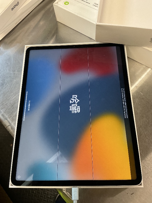 Photo 1 of Apple 12.9-inch iPad Pro Wi-Fi 256GB Silver