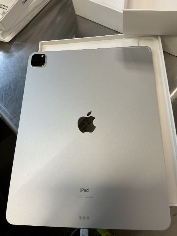 Photo 1 of Apple 12.9-inch iPad Pro Wi-Fi 256GB Silver