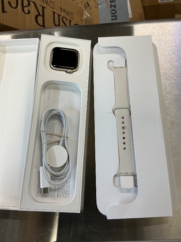 Photo 1 of Apple Watch SE (2nd Gen) GPS 40mm Smartwatch