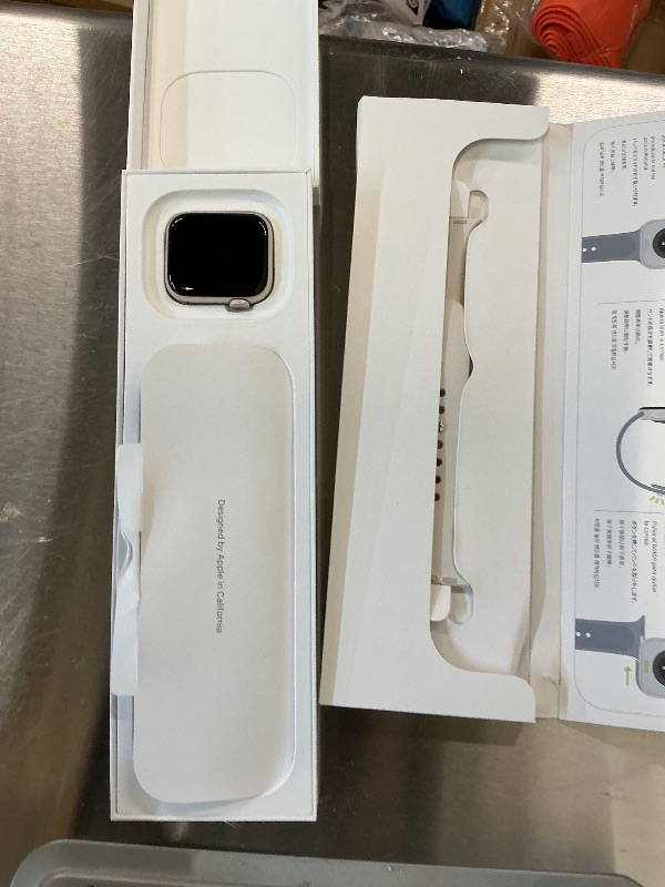 Photo 1 of Apple Watch SE (2nd Gen) GPS 40mm Smartwatch
