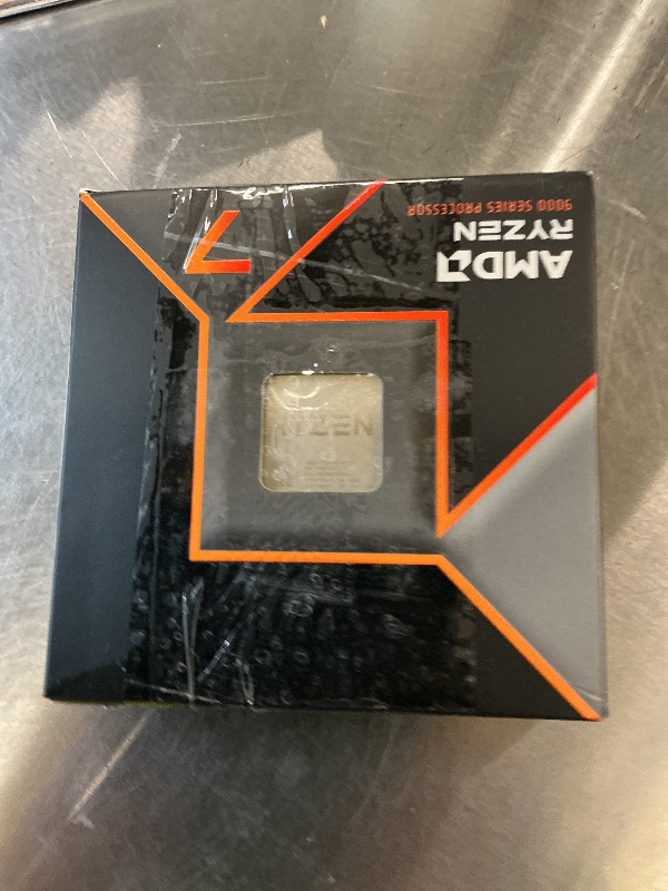 Photo 1 of AMD Ryzen 7 9700X 8-Core Desktop Processor