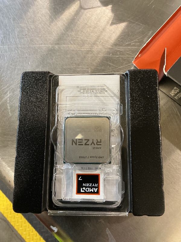 Photo 1 of AMD Ryzen 7 9700X 8-Core Desktop Processor