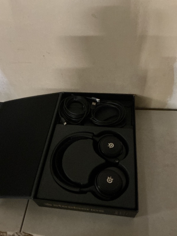 Photo 1 of SteelSeries Arctis Nova Elite Wireless Gaming Headset