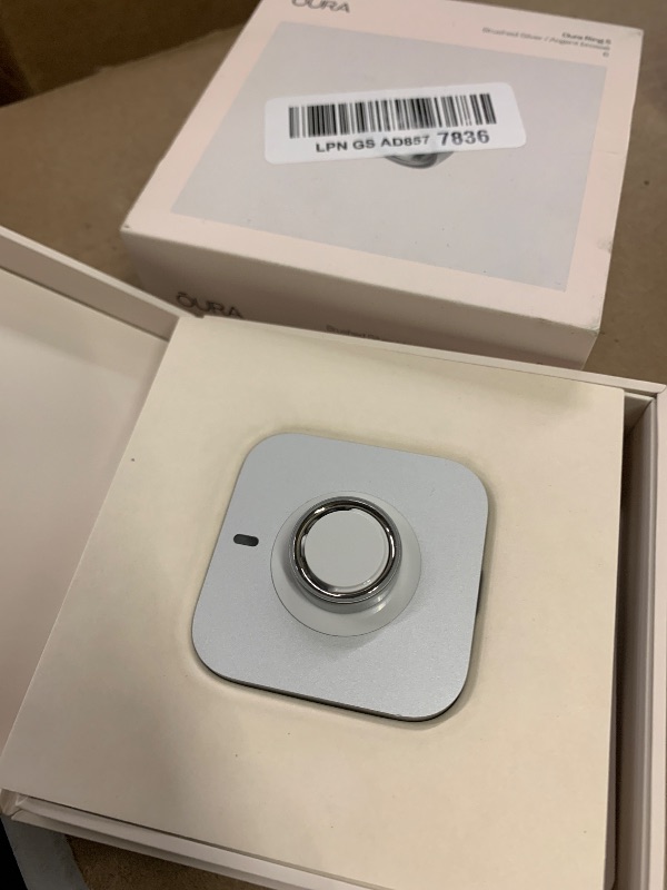 Photo 1 of Oura Ring 5 Smart Ring - Brushed Silver - Size 6