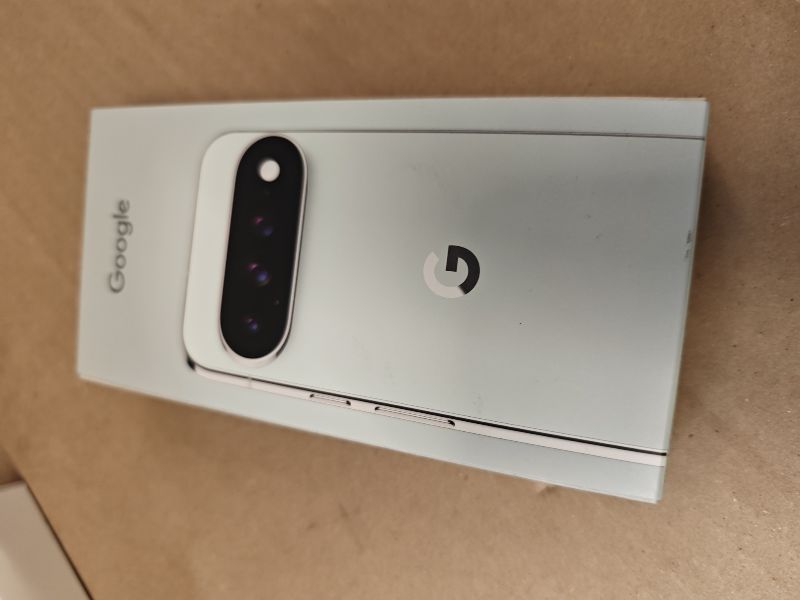 Photo 1 of Google Pixel 11 Pro XL - Unlocked Smartphone, Gemini - 512 GB - Fog