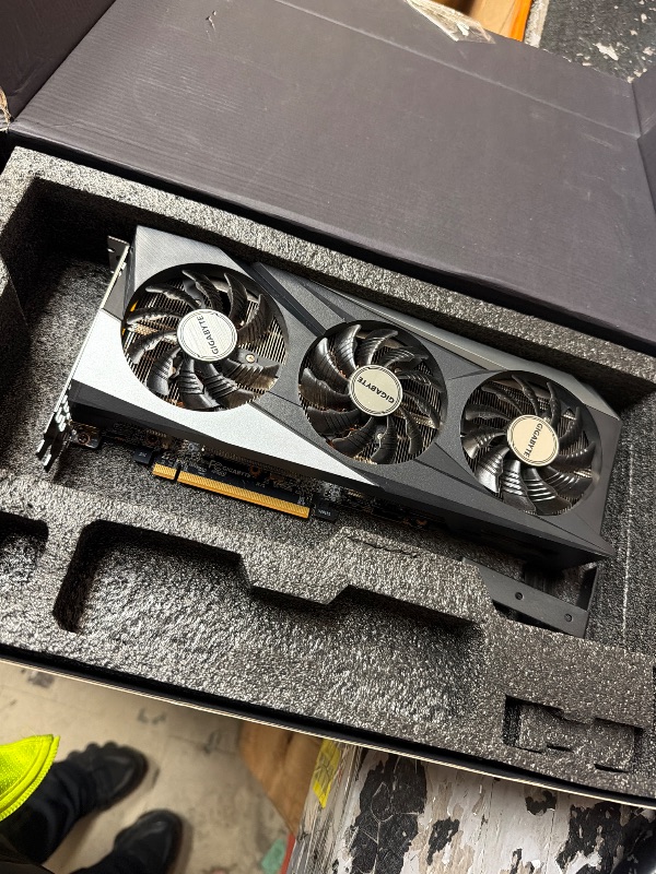 Photo 1 of GIGABYTE Radeon RX 7900 XTX Gaming OC Graphics Card