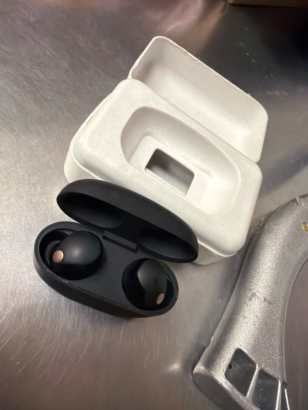 Photo 4 of Sony WF-1000XM5 Wireless Earbuds, Black