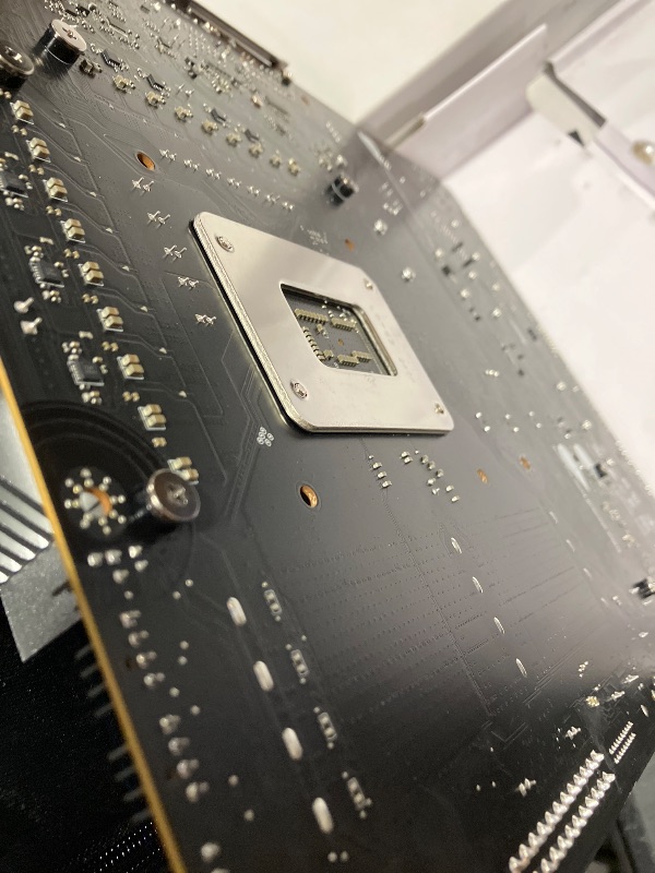 View 4 of MSI MAG B650 Tomahawk WiFi Gaming Motherboard (AMD Ryzen 9000/8000/7000 Series Processors, AM5, DDR5, PCIe 4.0, M.2, SATA 6Gb/s, USB 3.2 Gen 2, HDMI/DP, Wi-Fi 6E, Bluetooth 5.3, 2.5Gbps LAN, ATX)