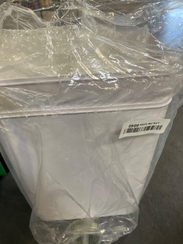 Photo 1 of QSFWCSM Smart Touchless Trash Can with Lid