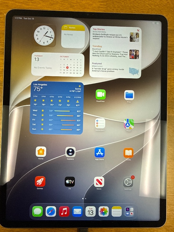 Photo 1 of Apple iPad Pro 12.9-inch M2 Chip Tablet