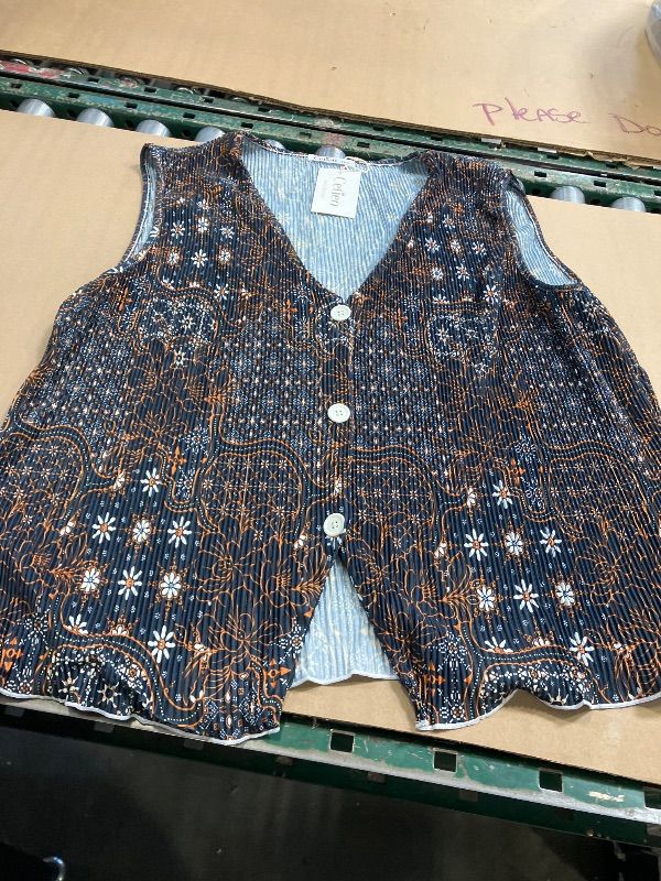 Photo 1 of Cetieo Flower Vest Size 3xl 