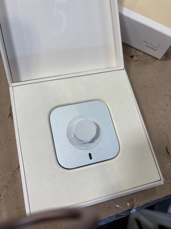 Photo 1 of Oura Ring 5 Smart Ring - Gold - Size 9