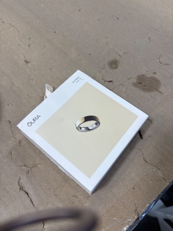 Photo 1 of Oura Ring 5 Smart Ring - Gold - Size 9