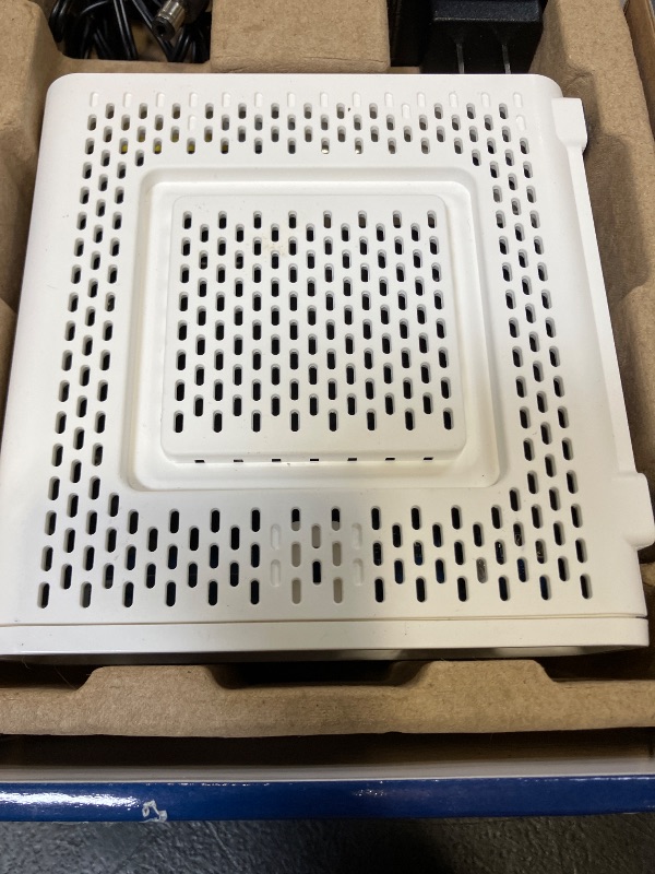 Photo 1 of ARRIS SURFboard SB8200 DOCSIS 3.1 Cable Modem