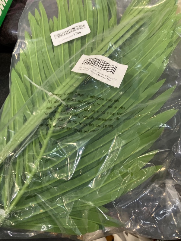 Photo 1 of DILATATA Artificial Palm Leaves (6 Pcs)