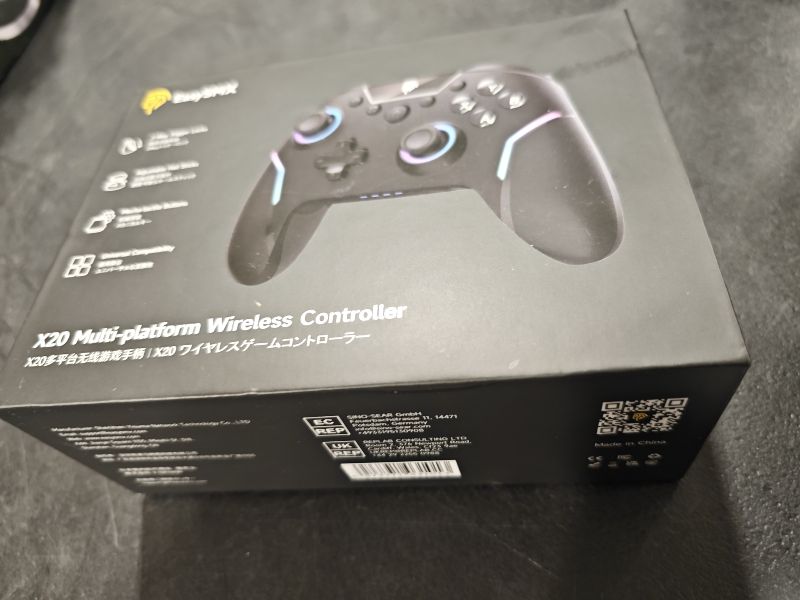 Photo 1 of EasySMX X20 Wireless Gaming Controller