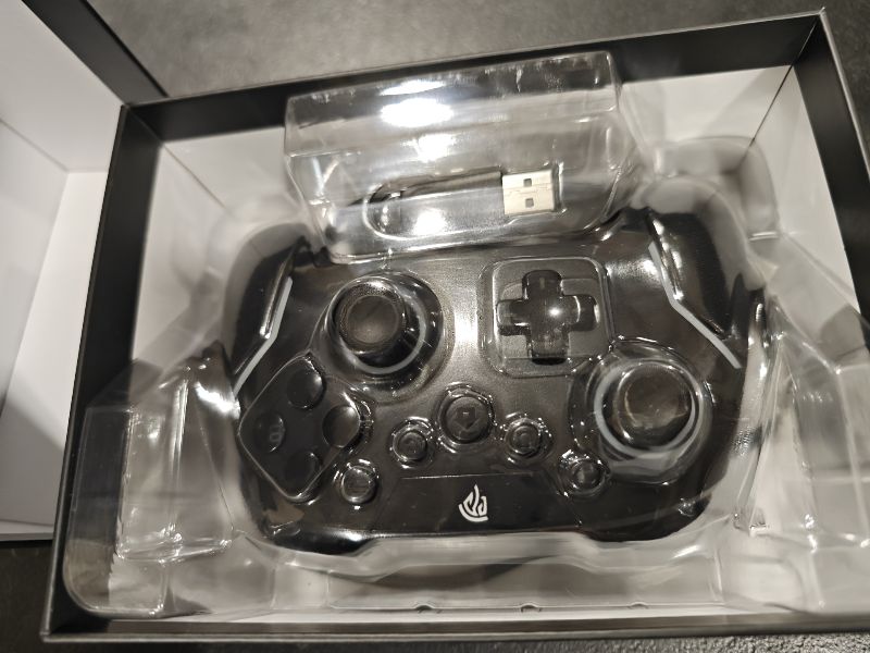 Photo 1 of EasySMX X20 Wireless Gaming Controller