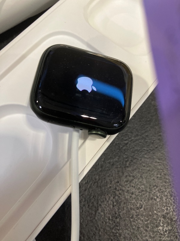 Photo 1 of Apple Watch Series 7 GPS 41mm Smart Watch Green Aluminum Case