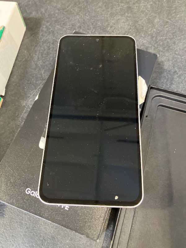 Photo 1 of *** COLOR SILVER****Samsung Galaxy S24 FE 128GB Graphite