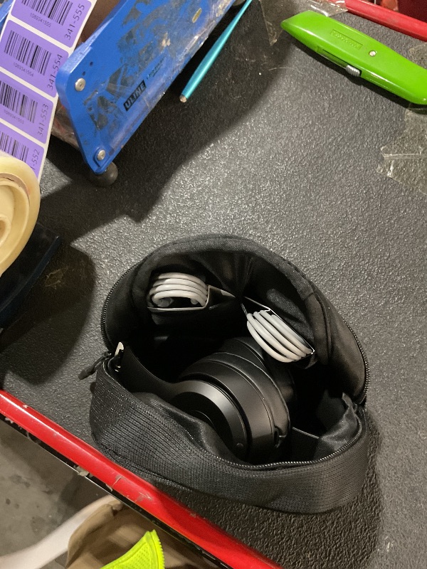 View 3 of ***LIKE NEW/OPEN BOX***
Beats Solo 4 Wireless On-Ear Headphones - Matte Black