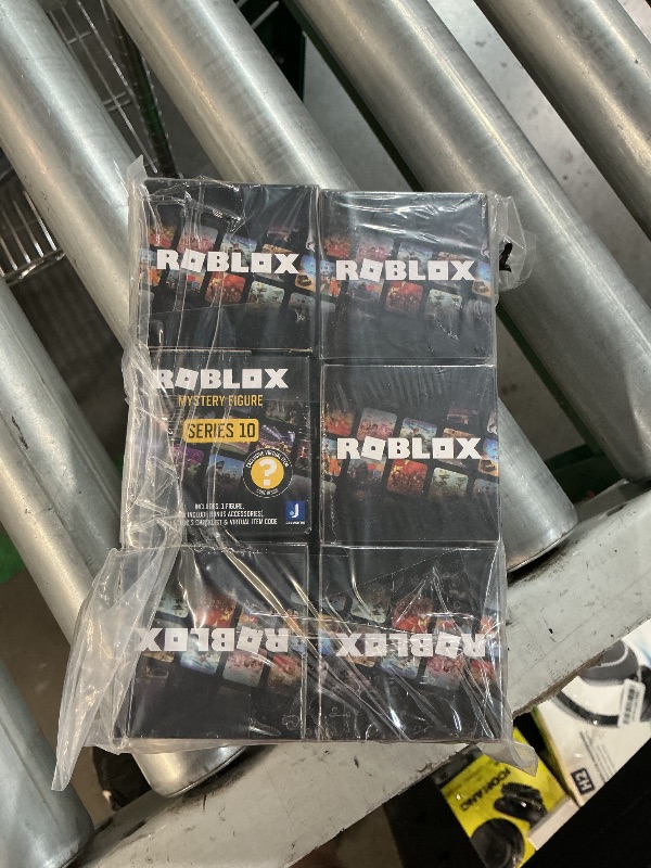 View 3 of ***LIKE NEW/OPEN BOX***
Roblox Celebrity Collection Mystery Figure 6-Pack