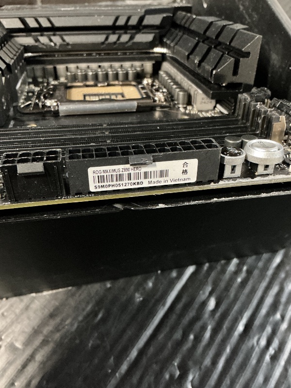 View 4 of ***BENT PINS AND HEAVILY USED***
ASUS ROG Maximus Z890 Hero Motherboard