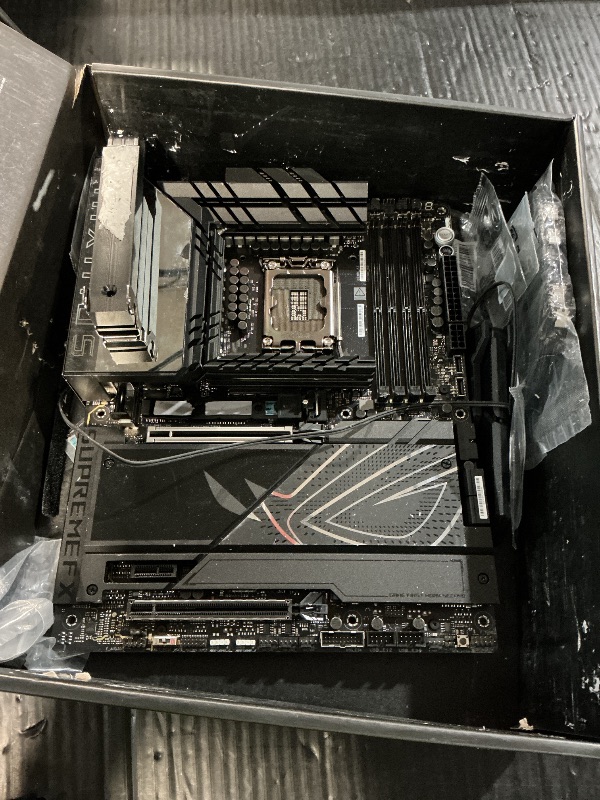 View 2 of ***BENT PINS AND HEAVILY USED***
ASUS ROG Maximus Z890 Hero Motherboard