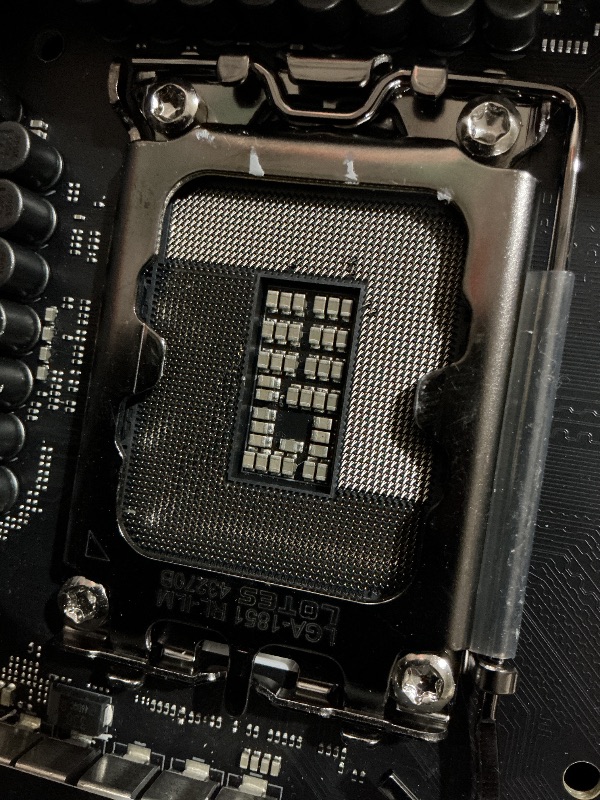 View 3 of ***BENT PINS AND HEAVILY USED***
ASUS ROG Maximus Z890 Hero Motherboard