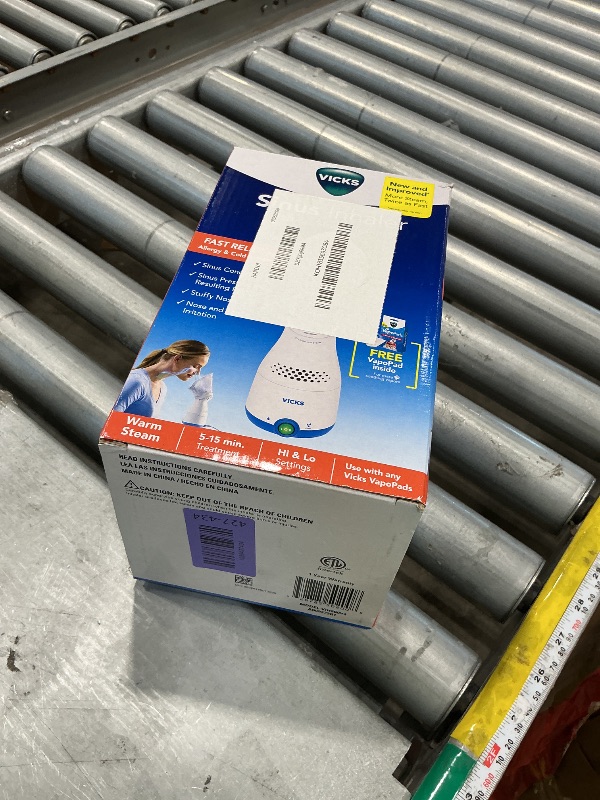 View 2 of [MISSING PARTS] Vicks Sinus Inhaler for Sinus Relief, Works with VapoPads (1 Included)