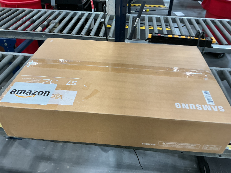 Photo 1 of Samsung 32" ViewFinity S7 S71H 4K UHD Monitor