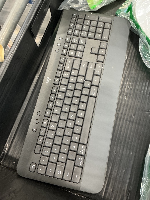 Photo 1 of Logitech Signature K650 Comfort Full-Size Wireless Keyboard - Graphite