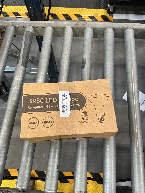 Photo 1 of DEGNJU BR30 LED Bulb, 7W, 5000K Daylight, 3 Pack