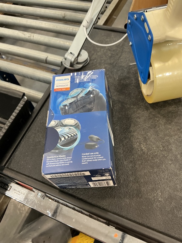 Photo 1 of Philips Norelco 1100 Electric Shaver