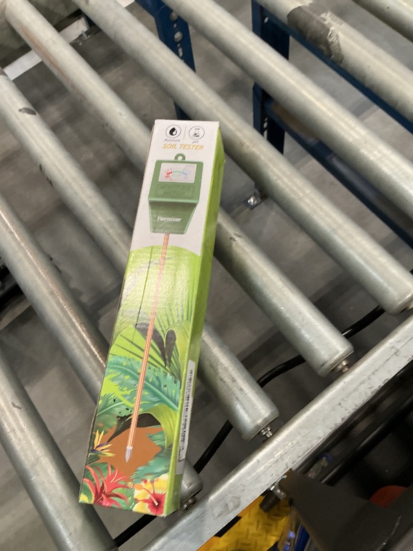 Photo 1 of Kensizer Soil Tester - Moisture/pH Meter - Green
