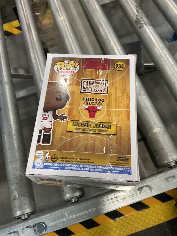 Photo 1 of Funko POP! NBA: Bulls - Michael Jordan (Shrug)