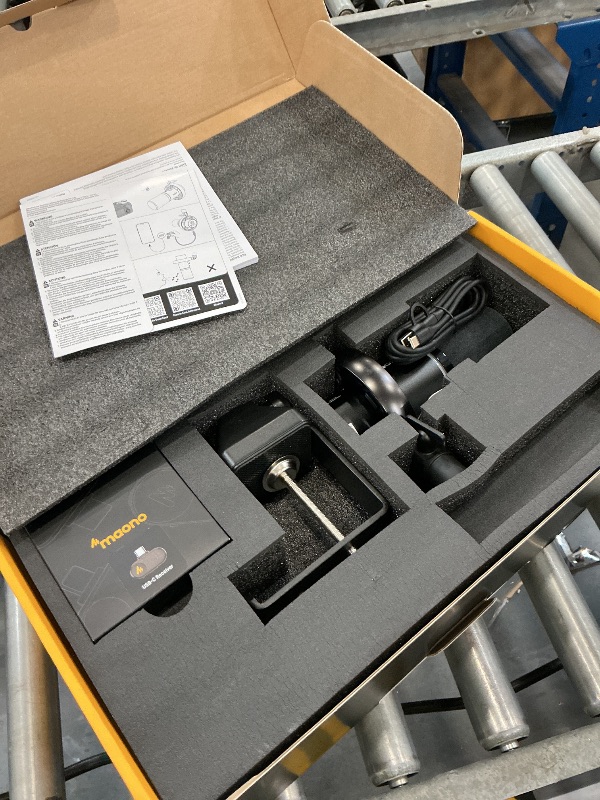 Photo 1 of MAONO PD200W Hybrid Wireless Podcast Microphone for PC, Dynamic XLR USB Mic