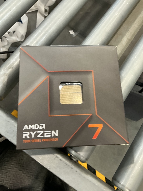 Photo 1 of AMD Ryzen 7 7700X 8-Core, 16-Thread Unlocked Desktop Processor