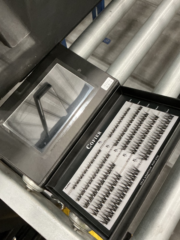 Photo 1 of Self adhesive lash clusters