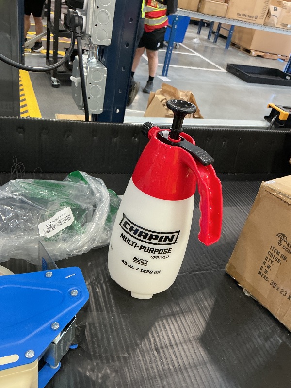 Photo 1 of Chapin 1002 48-oz Hand Pump Sprayer