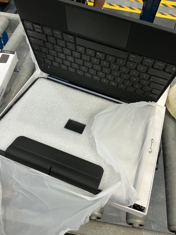 Photo 1 of SOME KEYS DO NOT FUNCTION ****ESR iPad Pro 13" Keyboard Case M5/M4