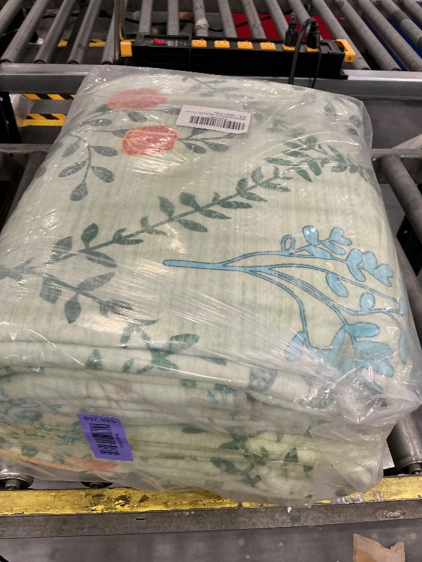 Photo 1 of YIHOUSE Green Floral Area Rug, 6' x 9'