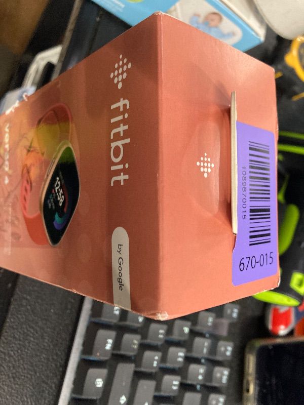 Photo 1 of ** THE SCREEN DISPLAYS NOTHING. THE WATCH WORKS BUT THE SCREEN IS UNVISIBLE.**
Google Fitbit Versa 4 Fitness Smartwatch - Pink Sand/Copper Rose